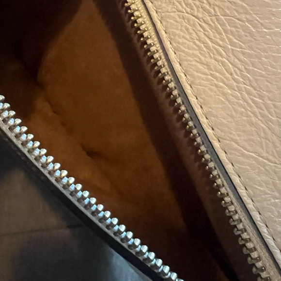 Vintage CHAIN BELT BAG WITH QUILTING IN WHITE 

Style No. C0851 - Picture 11 of 13